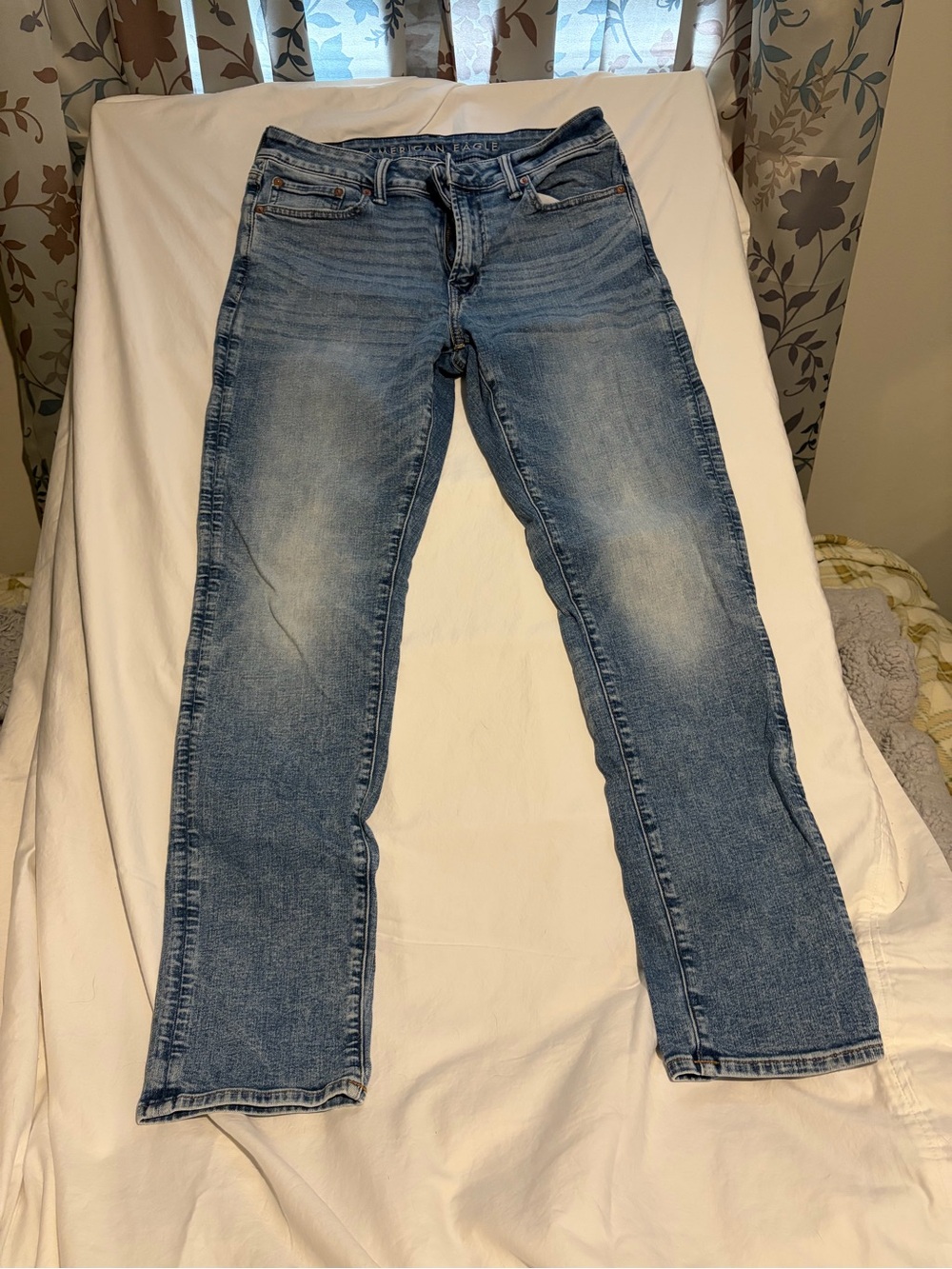 American Eagle Outfitters Men's Straight Jeans in Light Blue
